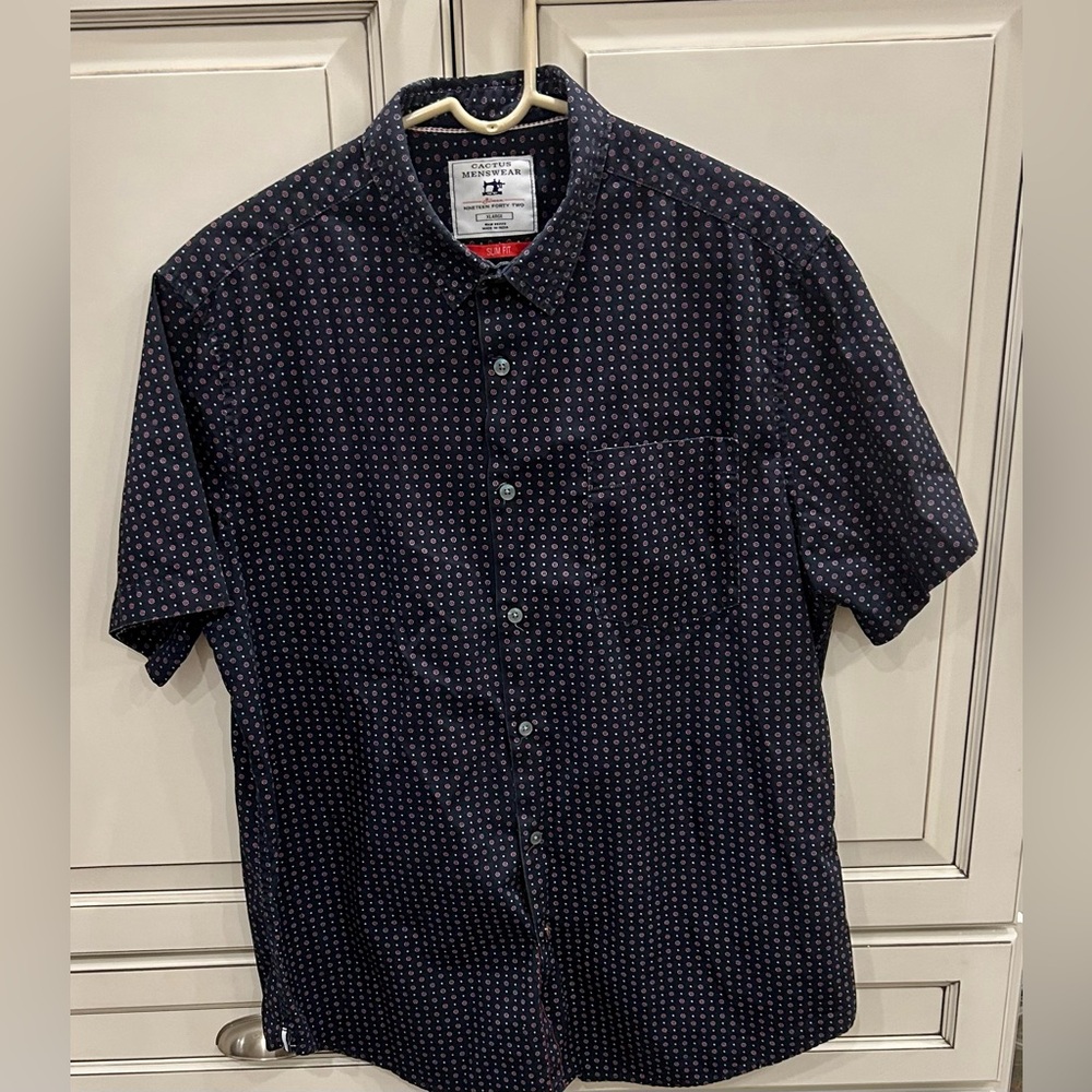 Cactus Menswear extra large slim fit short sleeved shirt, navy and red